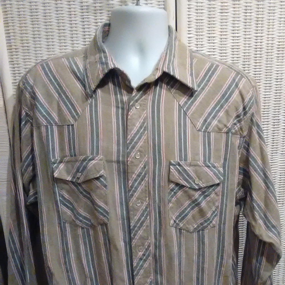 Wrangler Rugged Wear snap down long sleeve shirt
